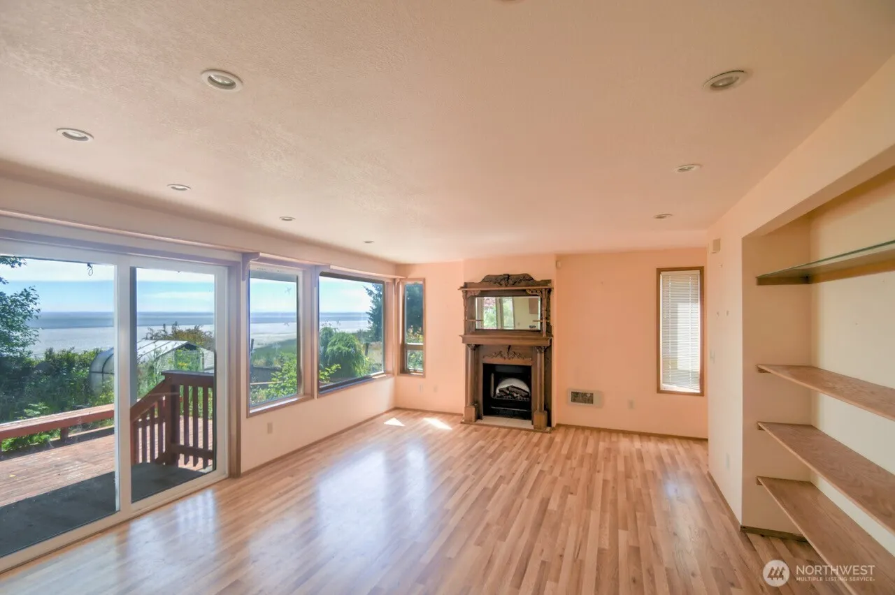 Property photo for 180 Sunrise Avenue Se, Ocean Shores photo 5