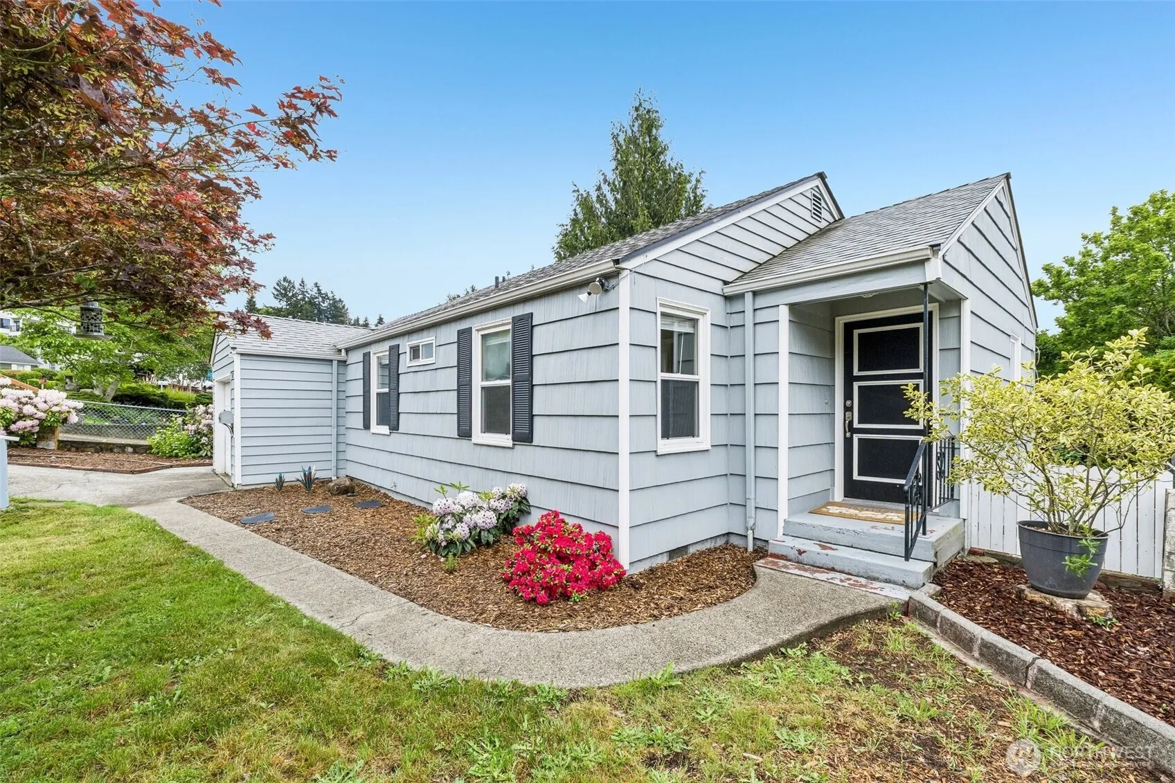 Property photo for 517 Bronson Way Ne, Renton photo 2