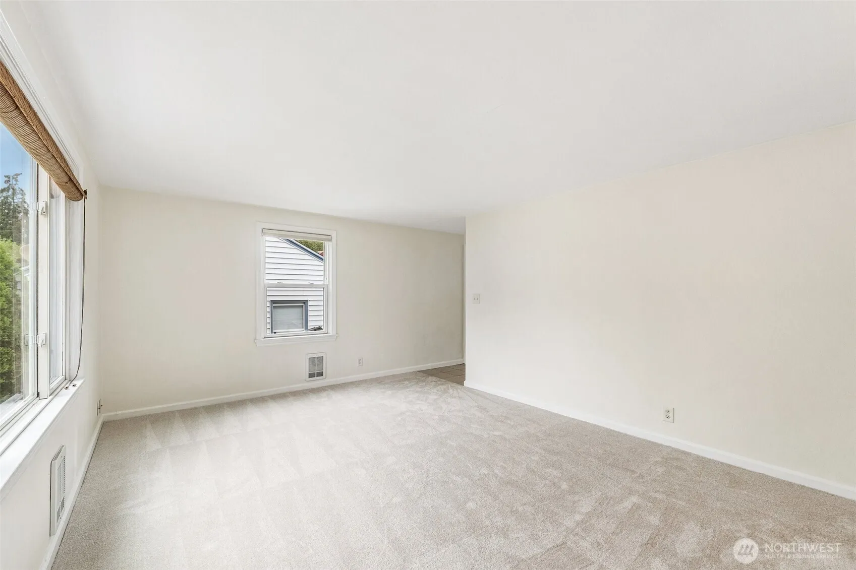 Property photo for 517 Bronson Way Ne, Renton photo 4