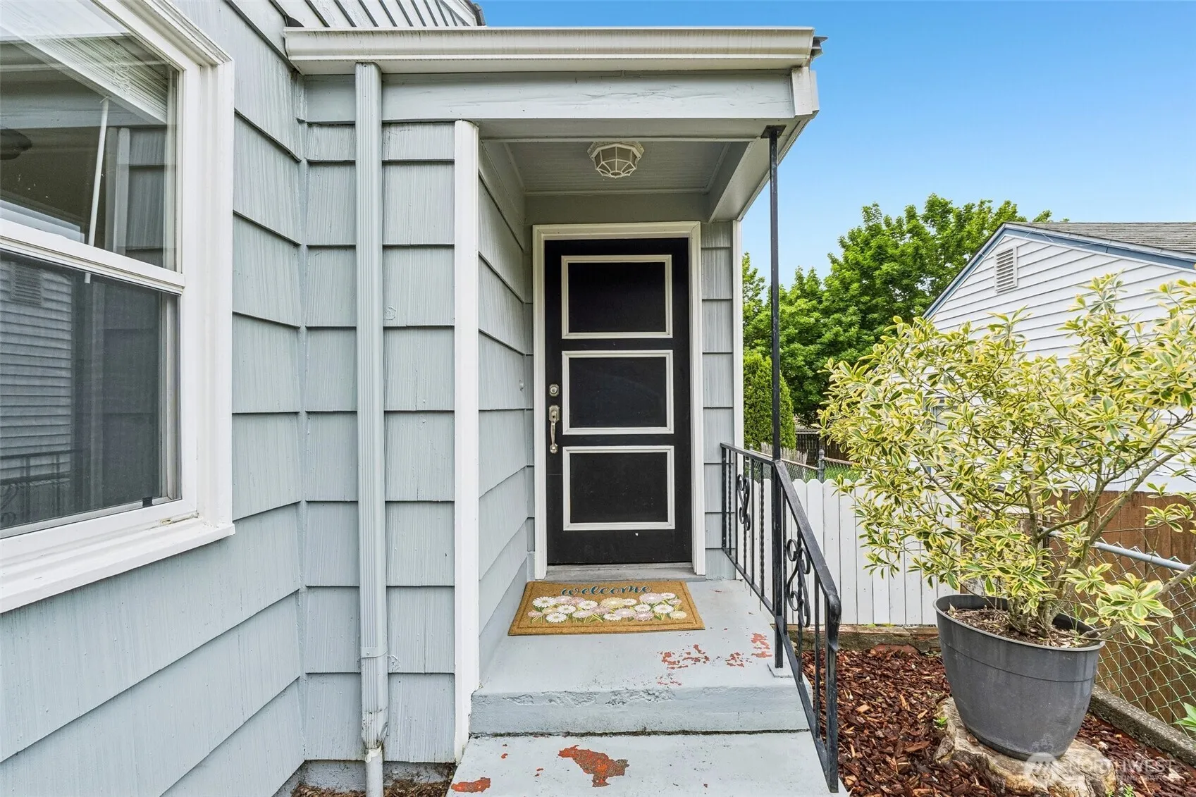 Property photo for 517 Bronson Way Ne, Renton photo 3