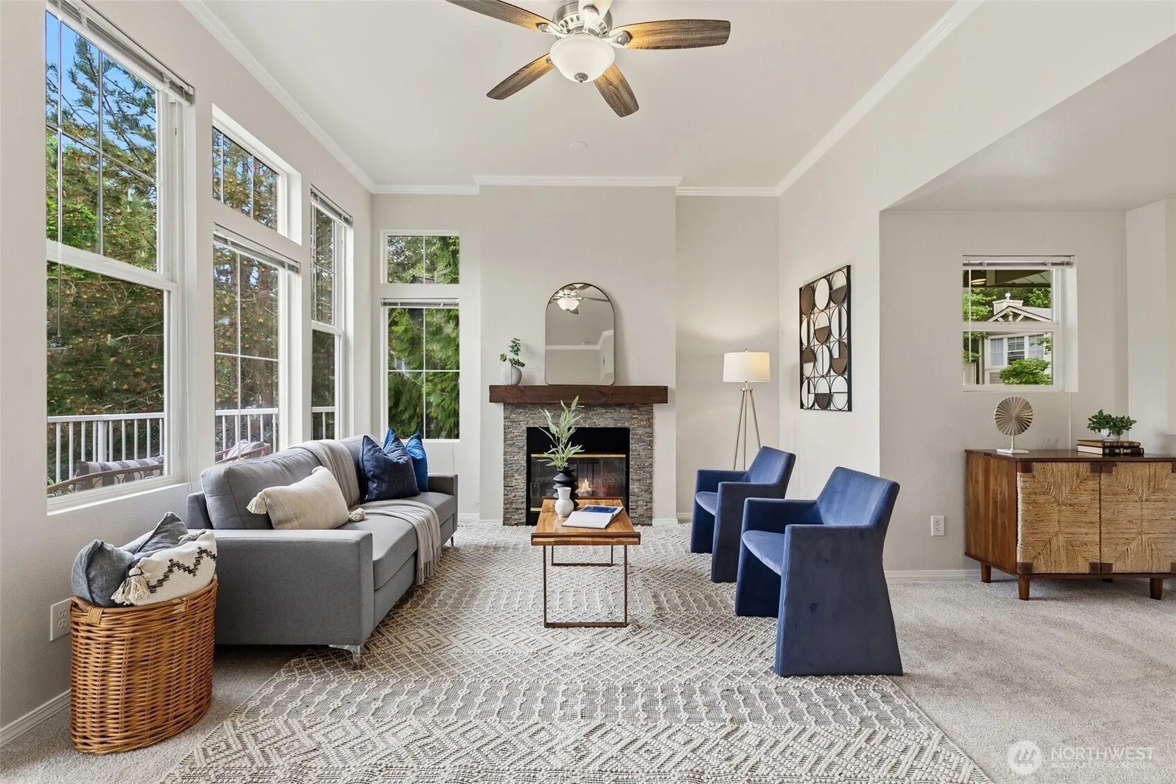 Property photo for 2044 Newport Way Nw #11-6, Issaquah photo 4