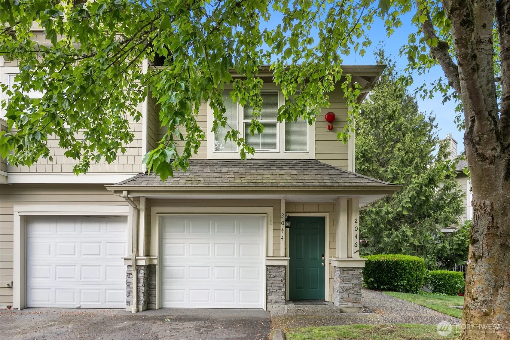 Property photo for 2044 Newport Way Nw #11-6, Issaquah, WA 98027