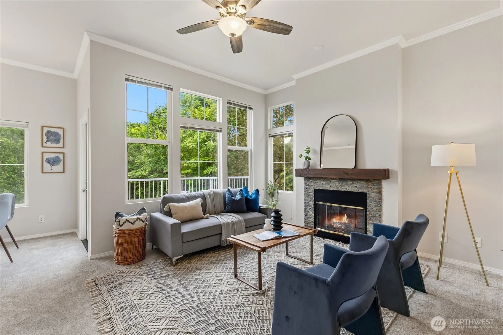 Property photo for 2044 Newport Way Nw #11-6, Issaquah photo 3