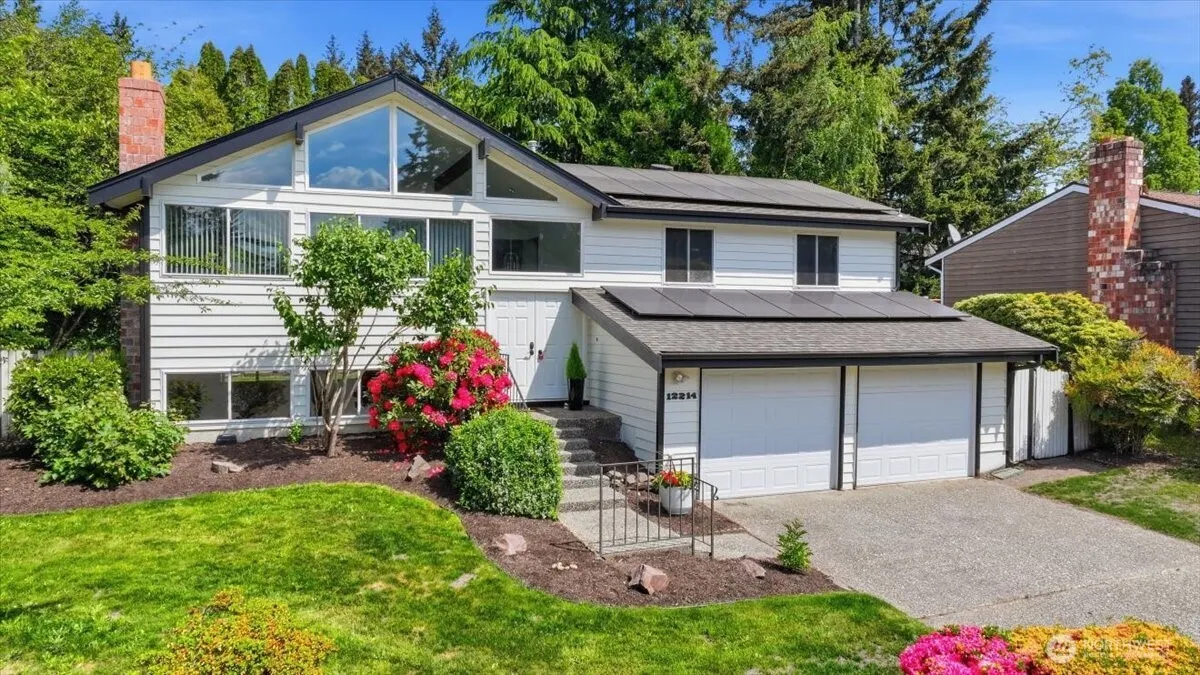 Property photo for 12214 Ne 138th Place, Kirkland, WA 98034