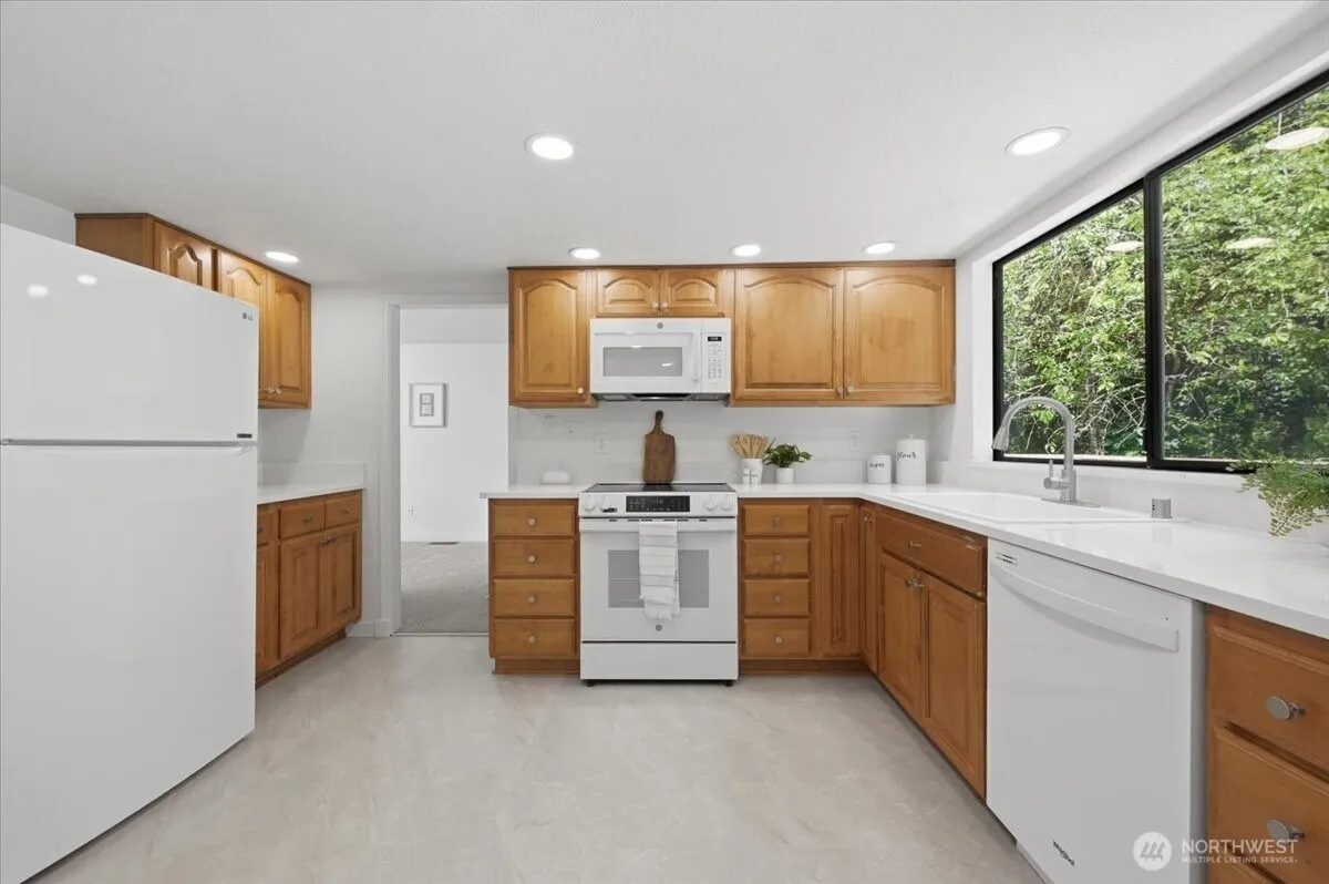 Property photo for 12214 Ne 138th Place, Kirkland photo 4