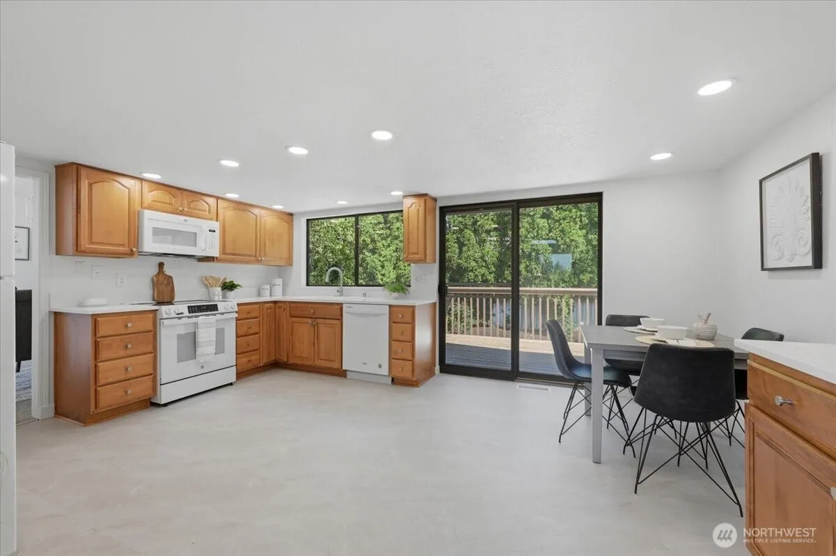 Property photo for 12214 Ne 138th Place, Kirkland photo 3