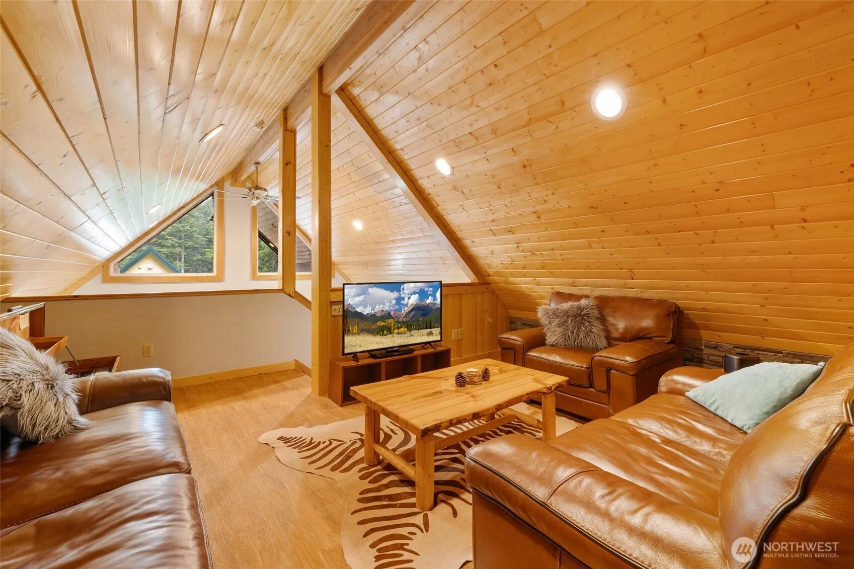 Property photo for 670 Yellowstone, Snoqualmie Pass photo 5