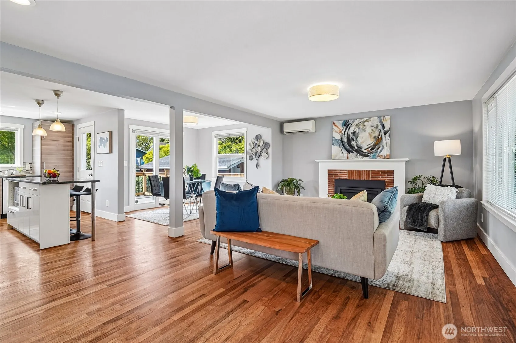 Property photo for 7313 25th Avenue Nw, Seattle photo 2