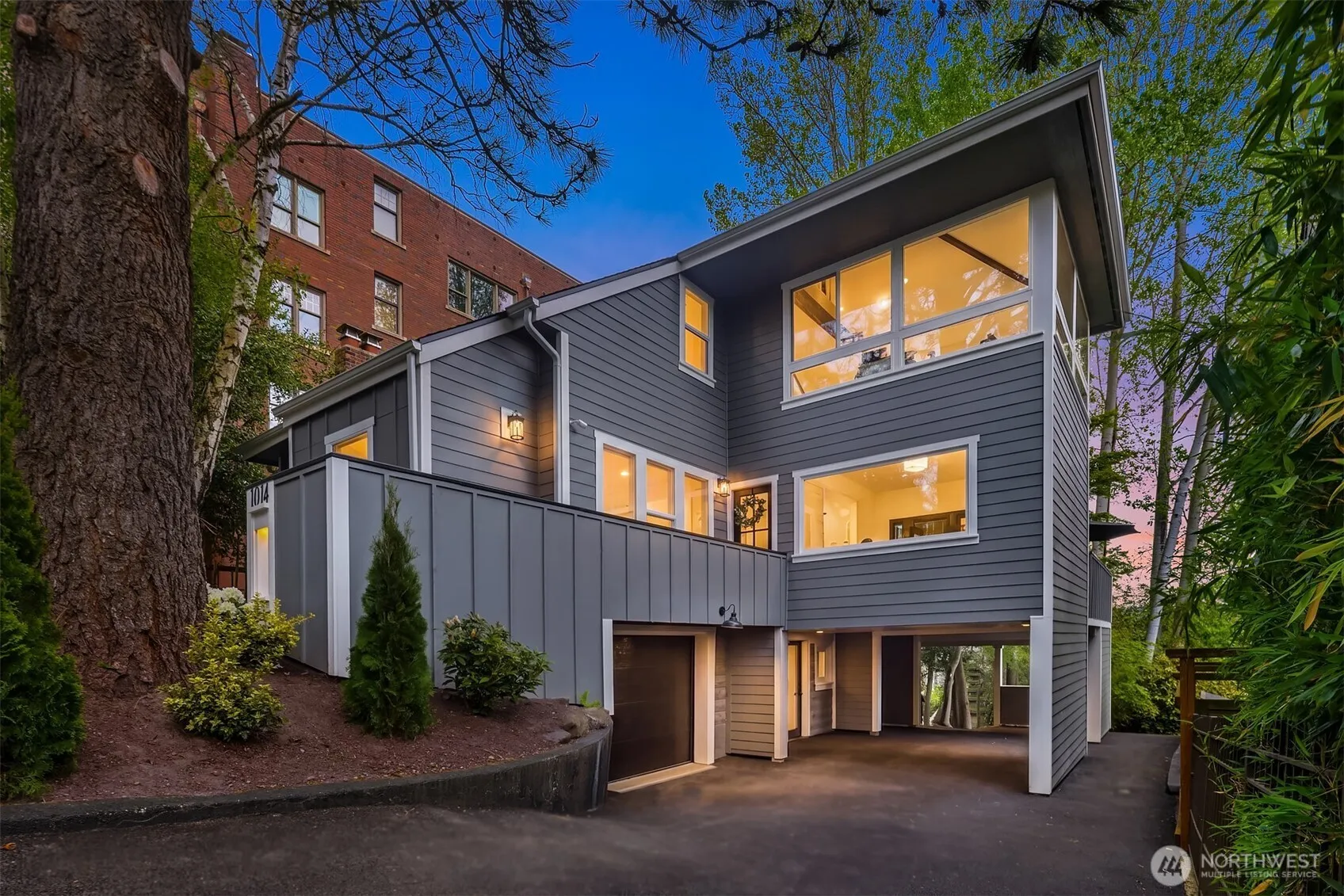 Property photo for 1014 4th Avenue N, Seattle