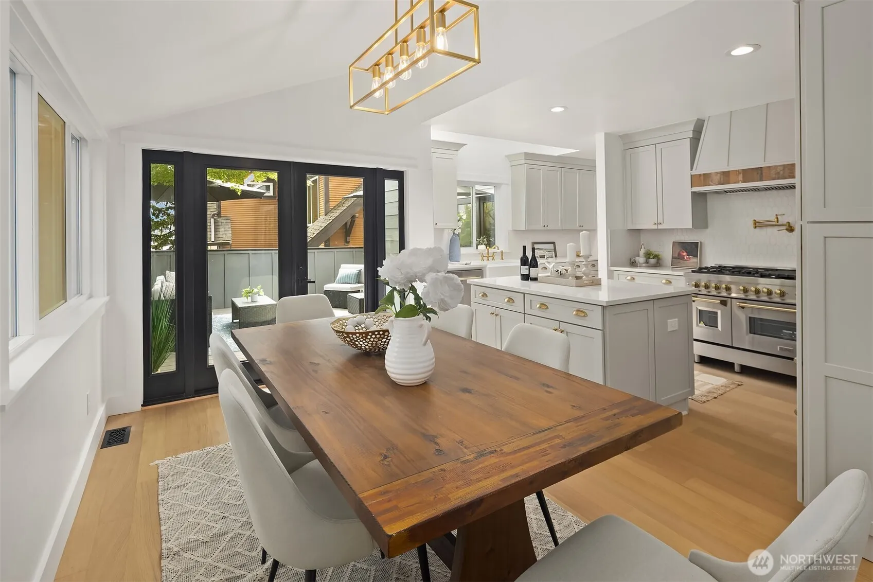 Property photo for 1014 4th Avenue N, Seattle photo 5