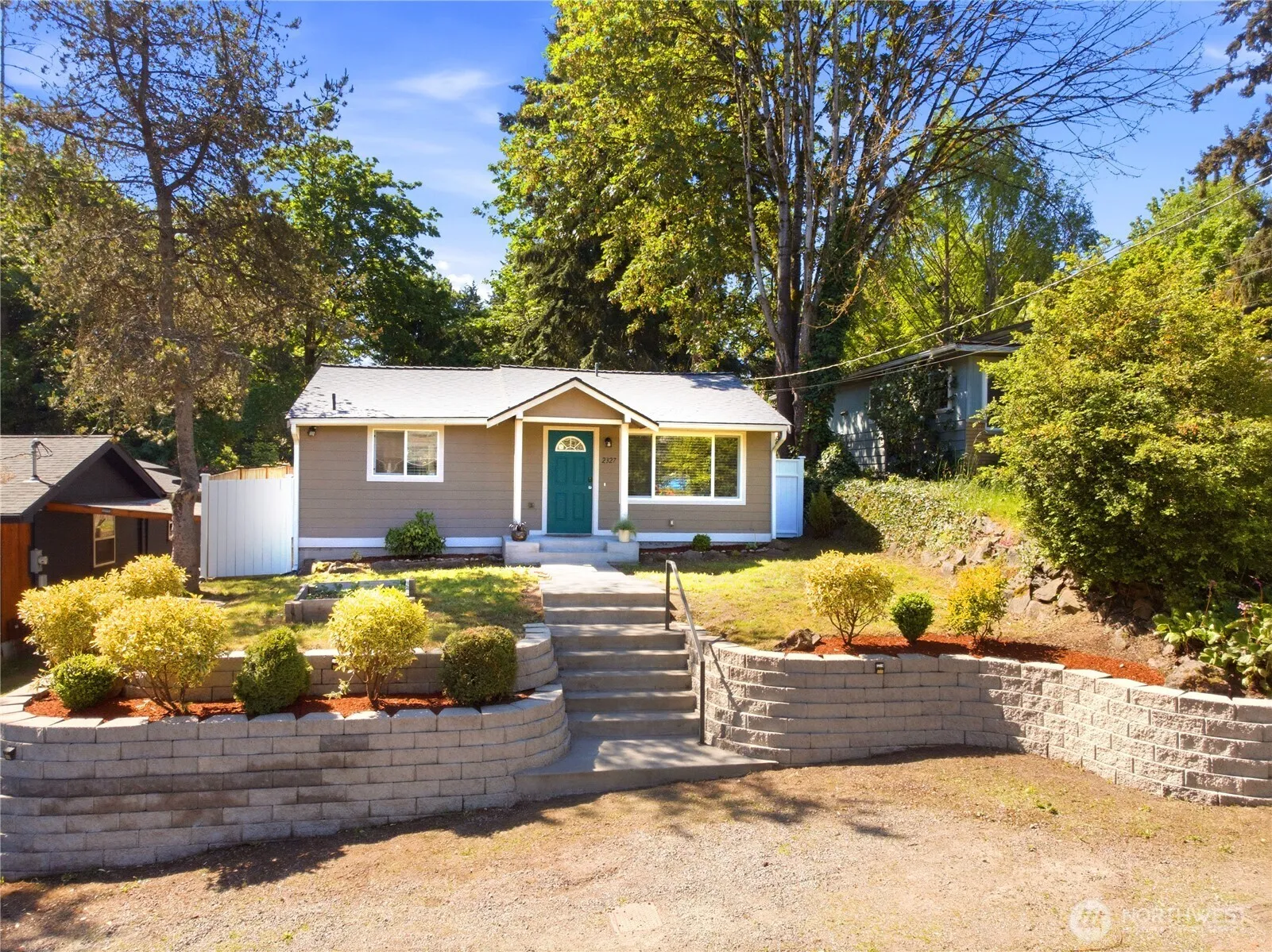 Property photo for 2327 Ne 86th Street, Seattle photo 2