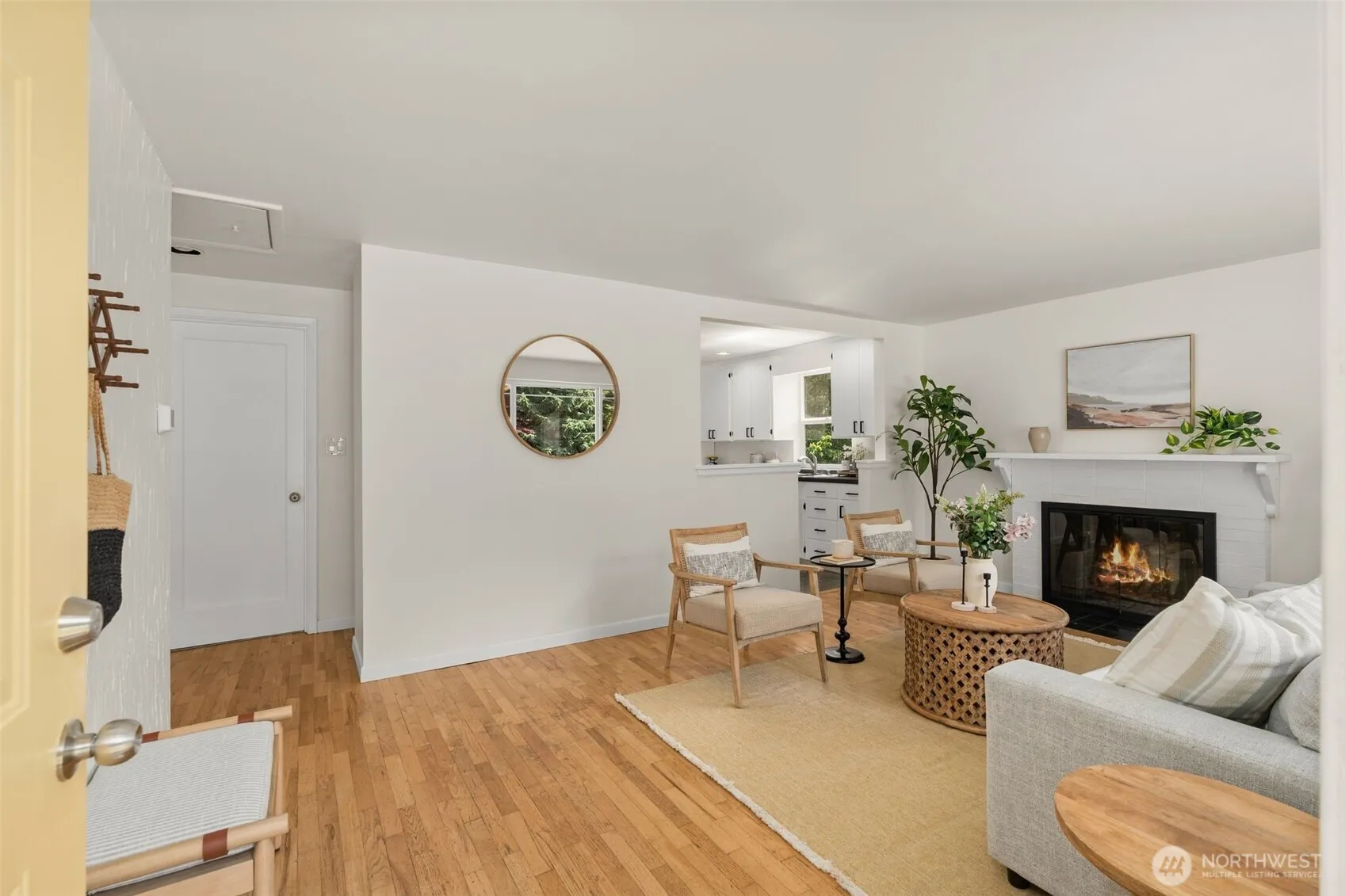 Property photo for 14032 Stone Avenue N, Seattle photo 3