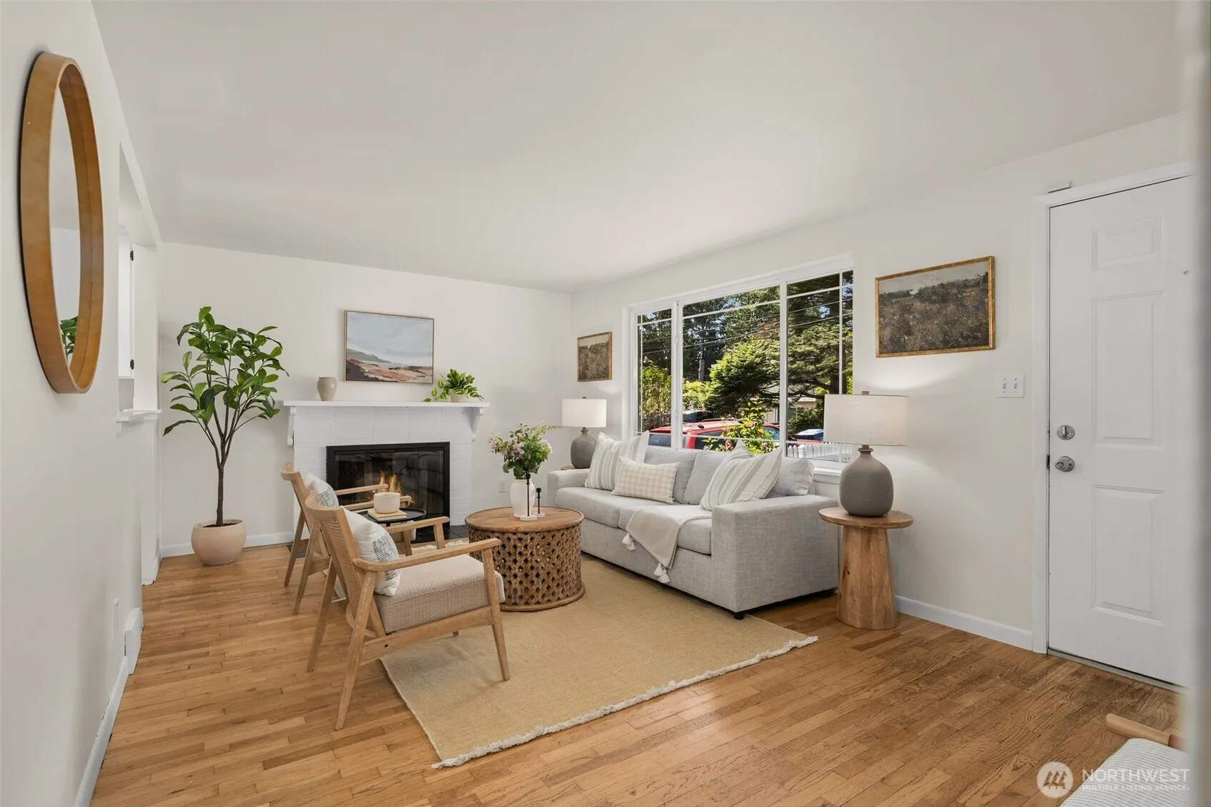 Property photo for 14032 Stone Avenue N, Seattle photo 4