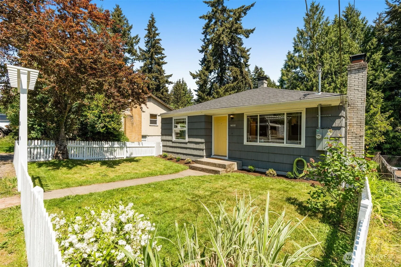Property photo for 14032 Stone Avenue N, Seattle photo 2