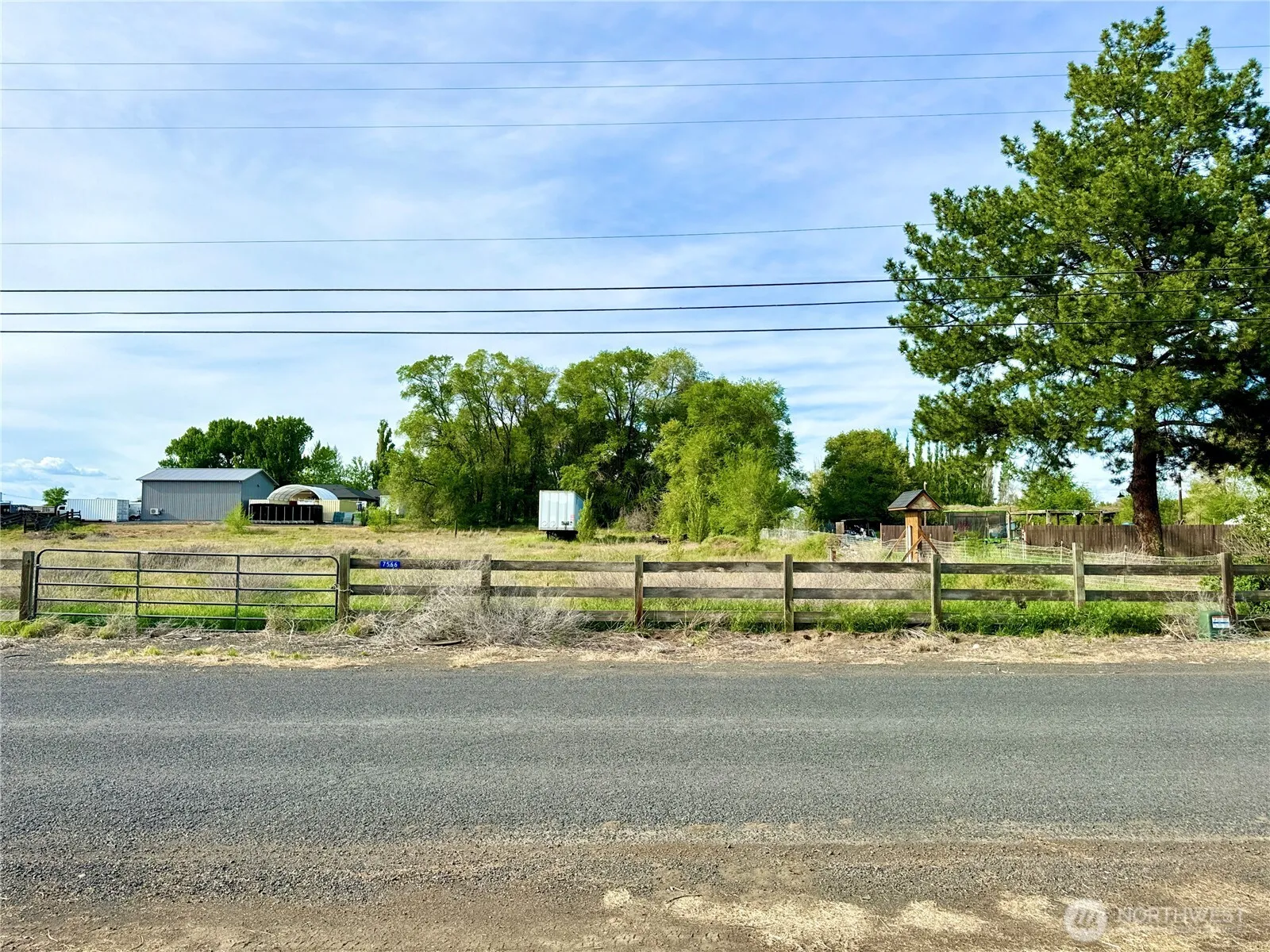 Property photo for 7566 Rainier Road Ne, Moses Lake photo 2