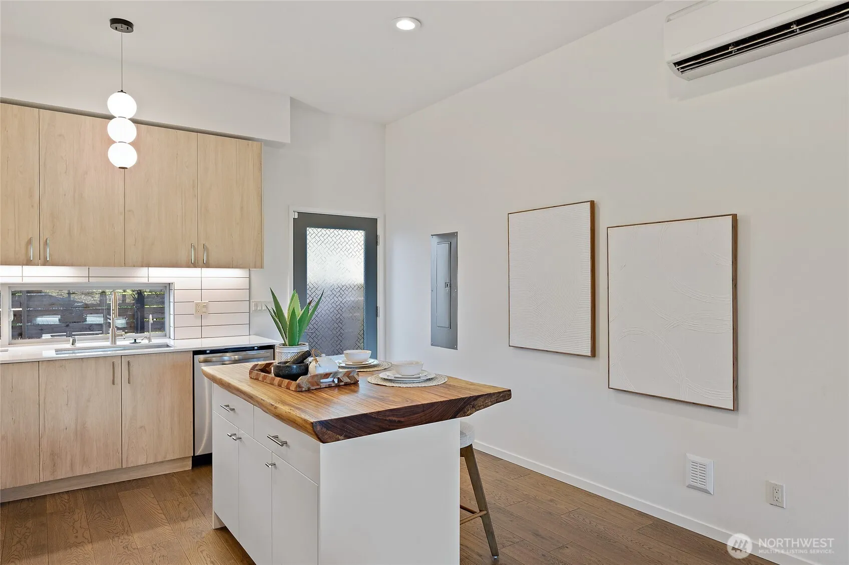 Property photo for 8424 24th Avenue Sw, Seattle photo 5