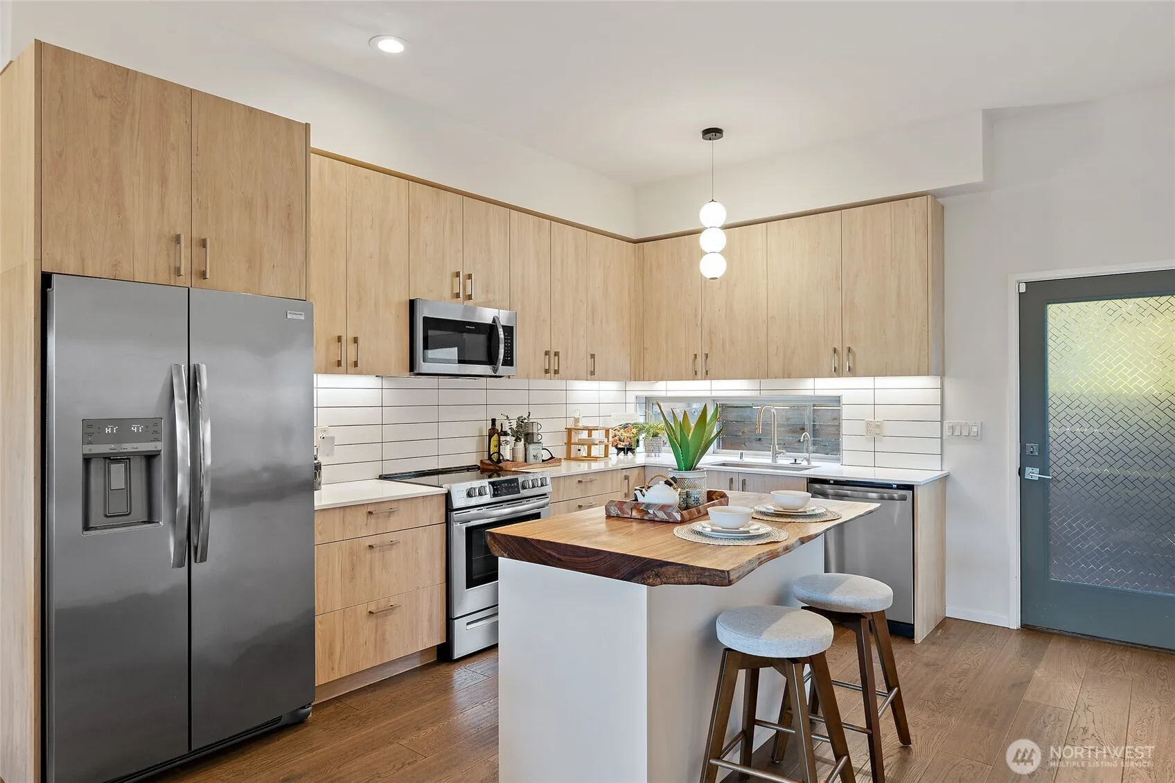Property photo for 8424 24th Avenue Sw, Seattle photo 3