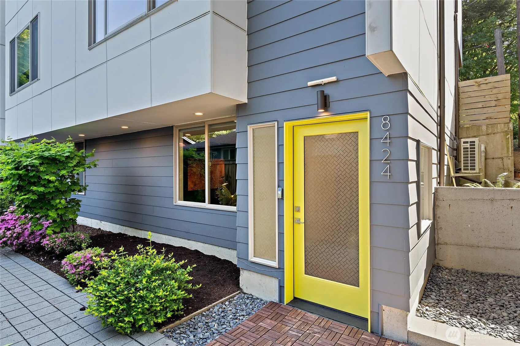Property photo for 8424 24th Avenue Sw, Seattle photo 2