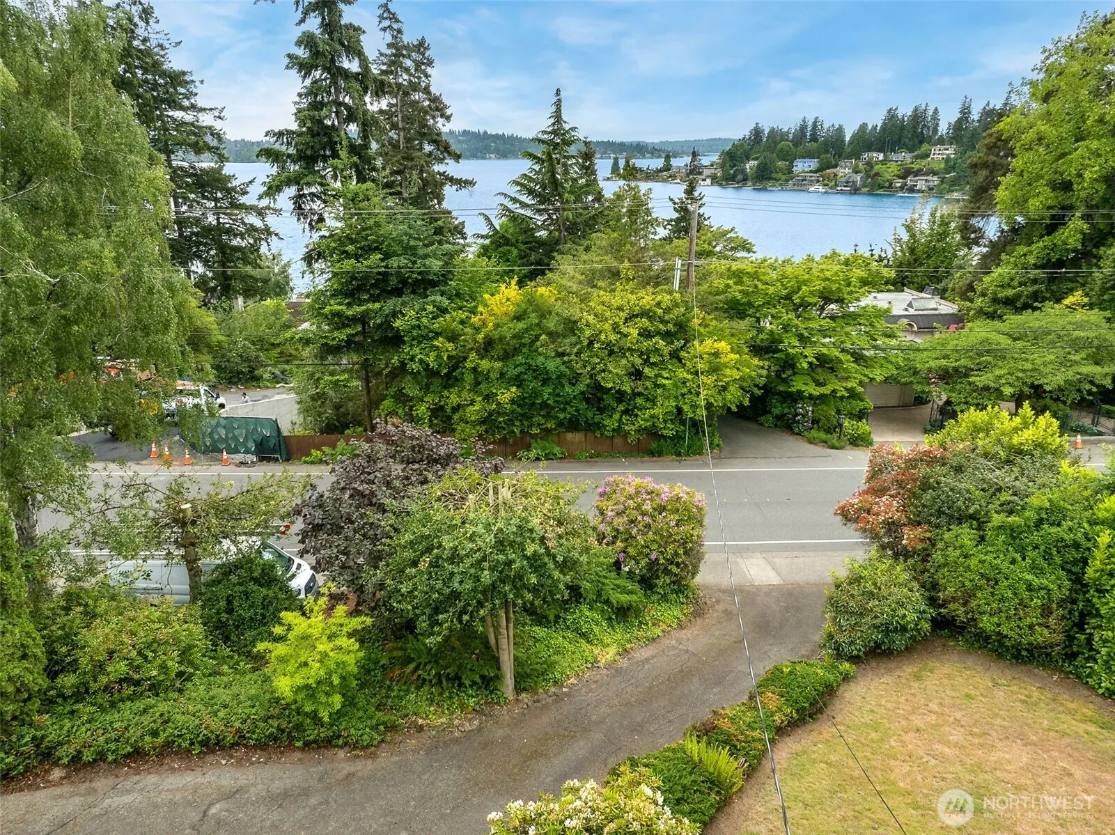 Property photo for 9510 Lake Washington Boulevard Ne, Bellevue photo 4