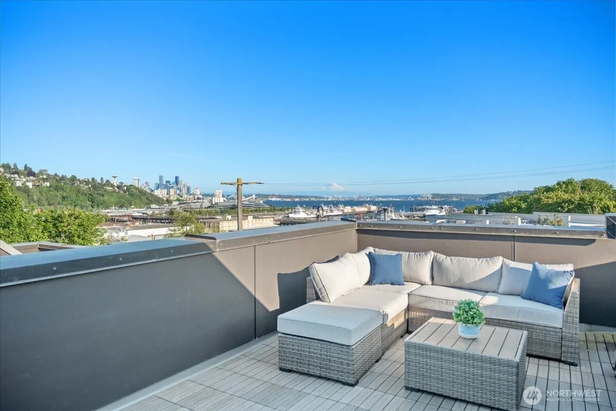 Property photo for 2310 W Newton Street, Seattle photo 4
