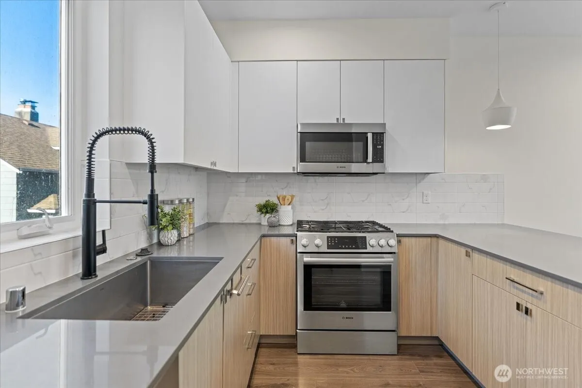 Property photo for 2310 W Newton Street, Seattle photo 5
