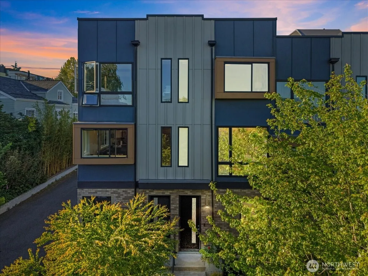 Property photo for 2310 W Newton Street, Seattle
