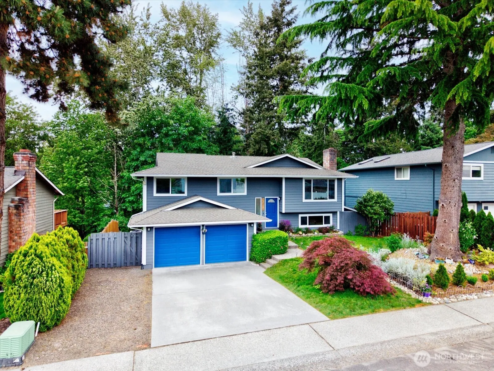Property photo for 12818 Ne 135th Street, Kirkland, WA 98034