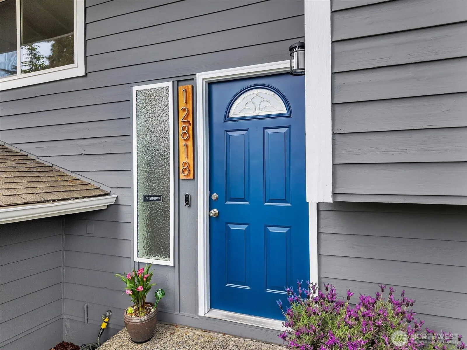 Property photo for 12818 Ne 135th Street, Kirkland photo 2