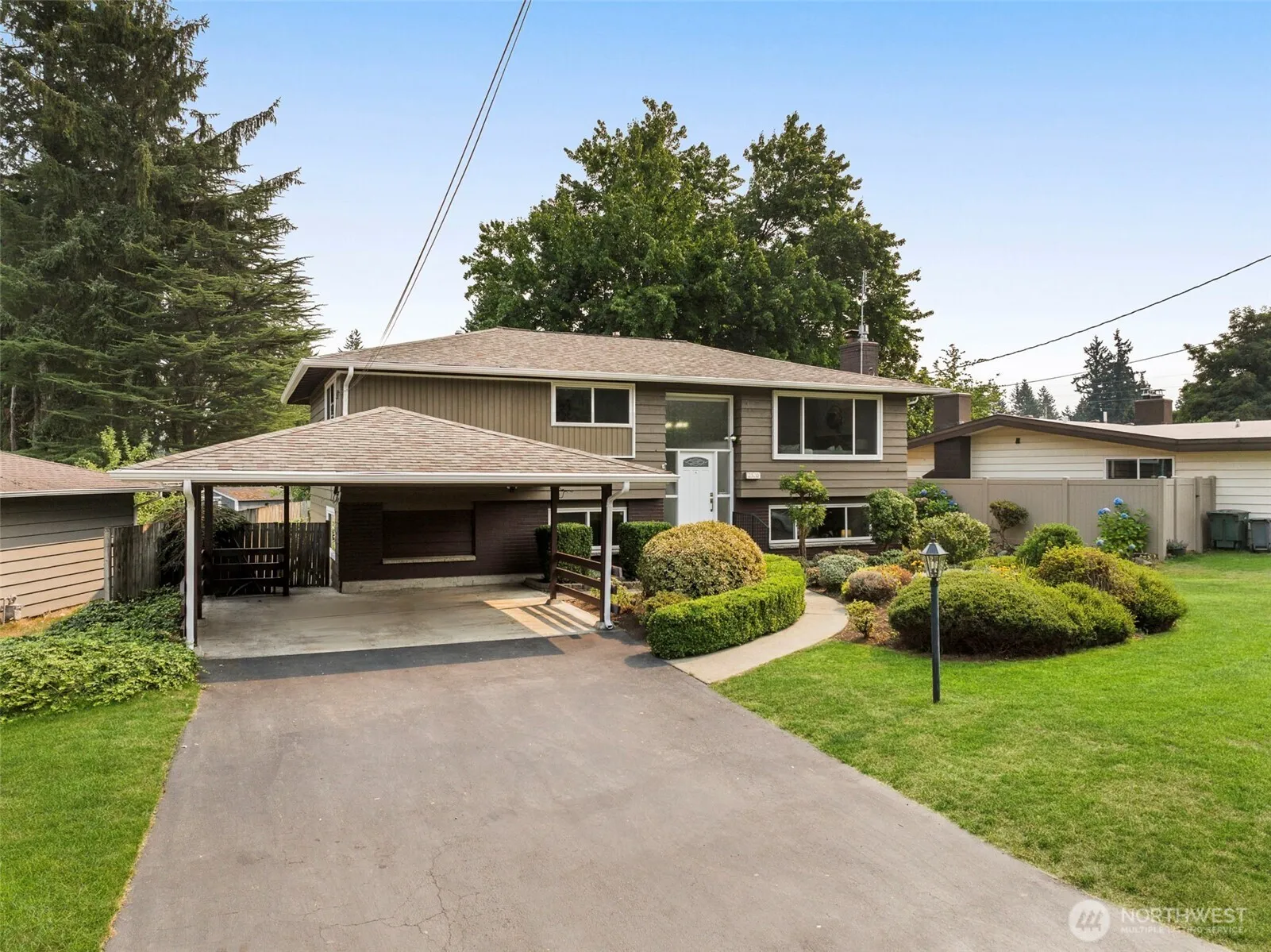 Property photo for 2520 166th Avenue Ne, Bellevue photo 3