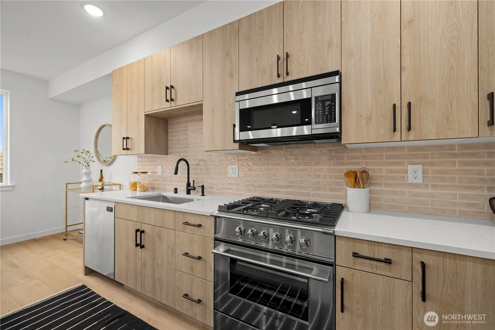 Property photo for 6546 B Latona Avenue Ne, Seattle photo 4