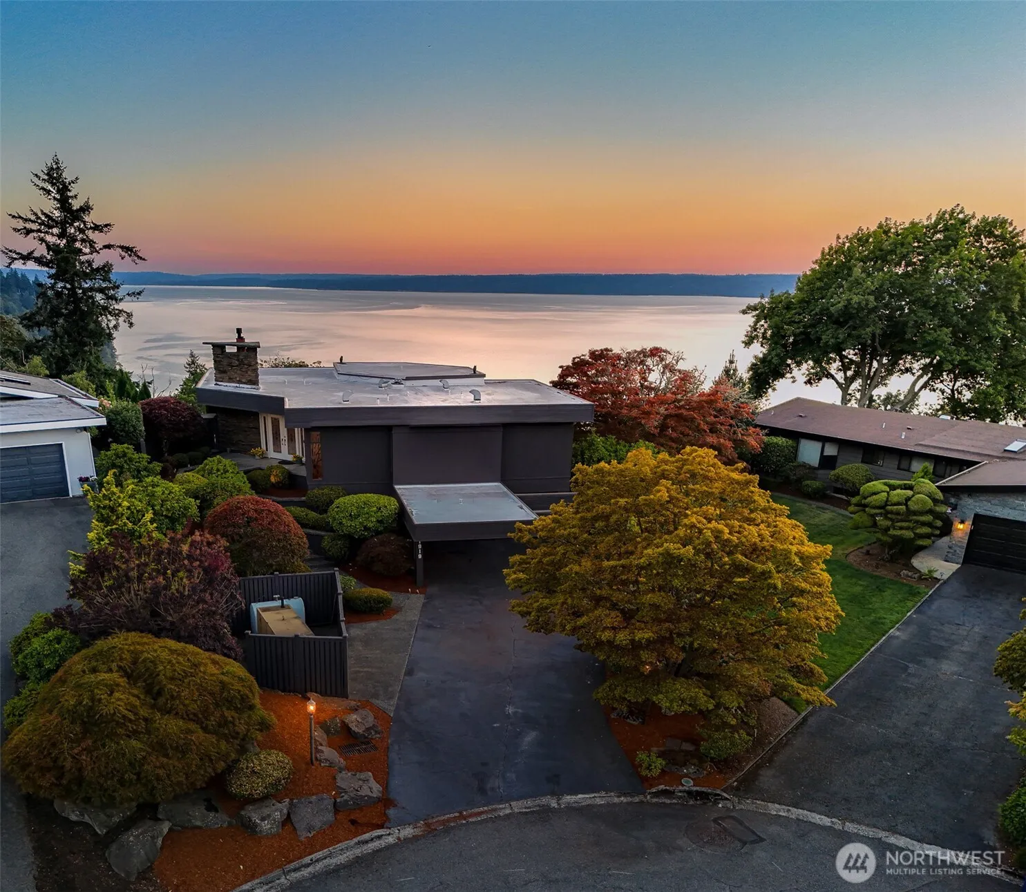 Property photo for 1919 Sw Cove Point Road, Burien photo 4