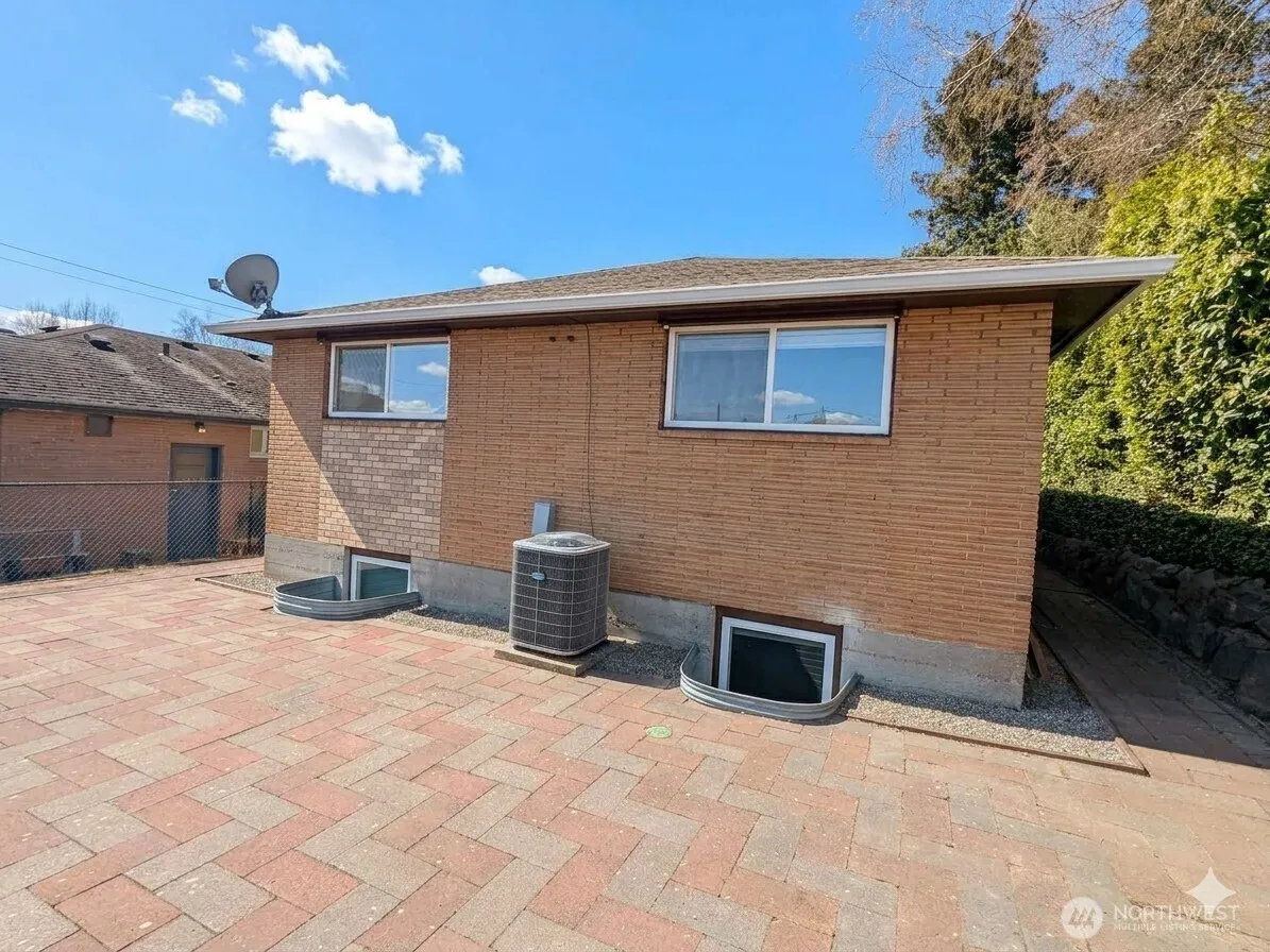 Property photo for 8006 25th Avenue Nw, Seattle photo 2
