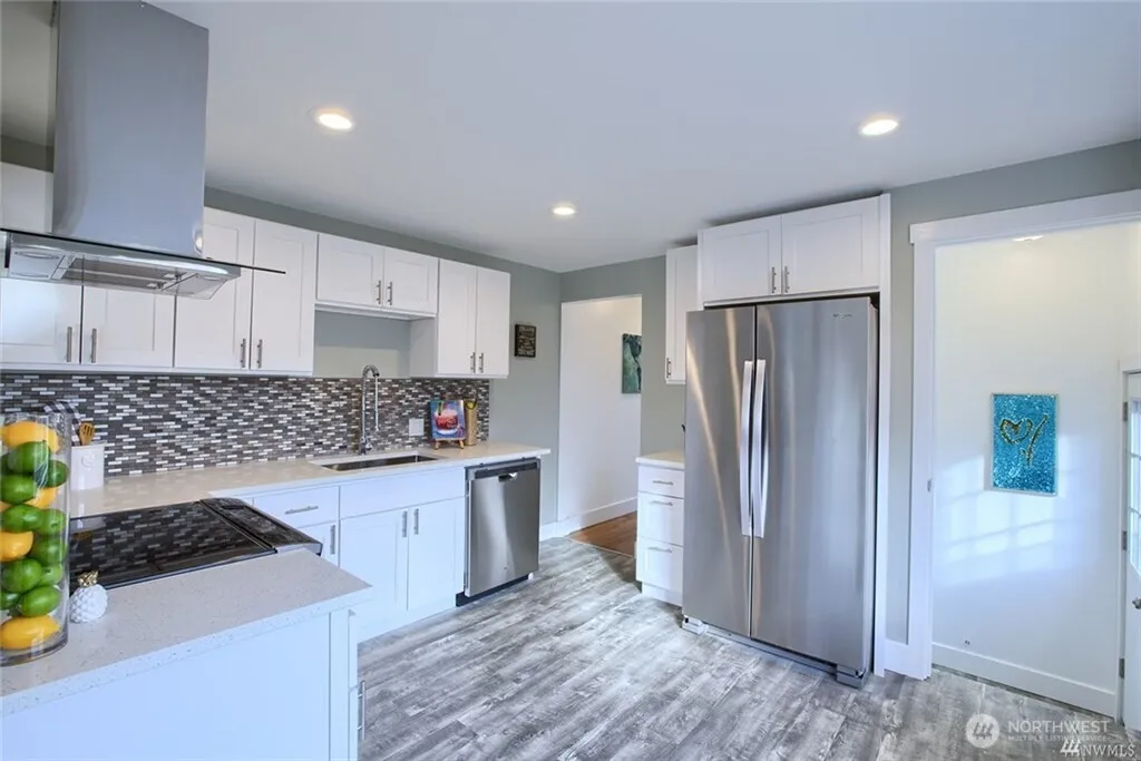 Property photo for 8006 25th Avenue Nw, Seattle photo 4
