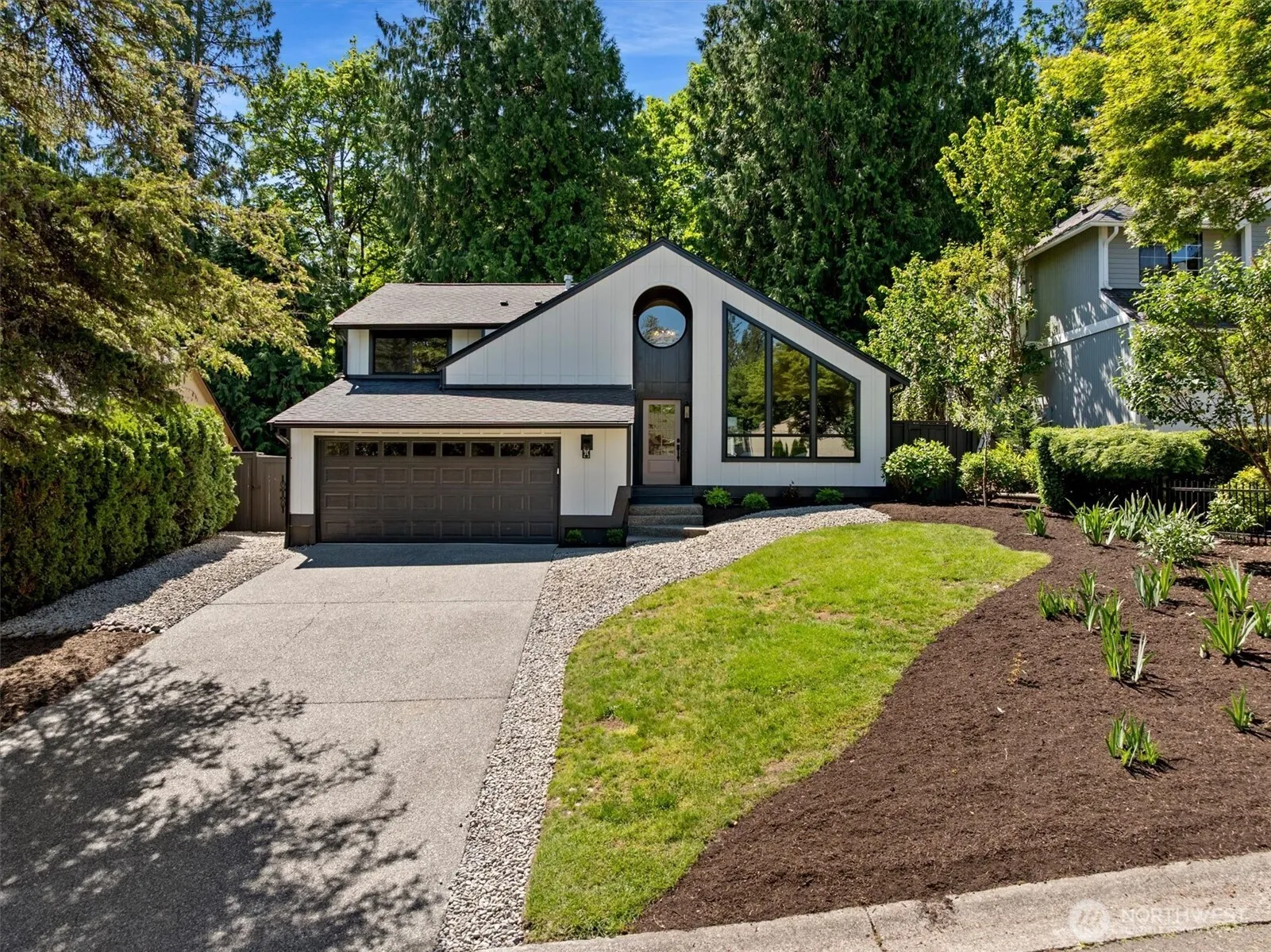 Property photo for 2425 Nw Oakcrest Drive, Issaquah, WA 98027