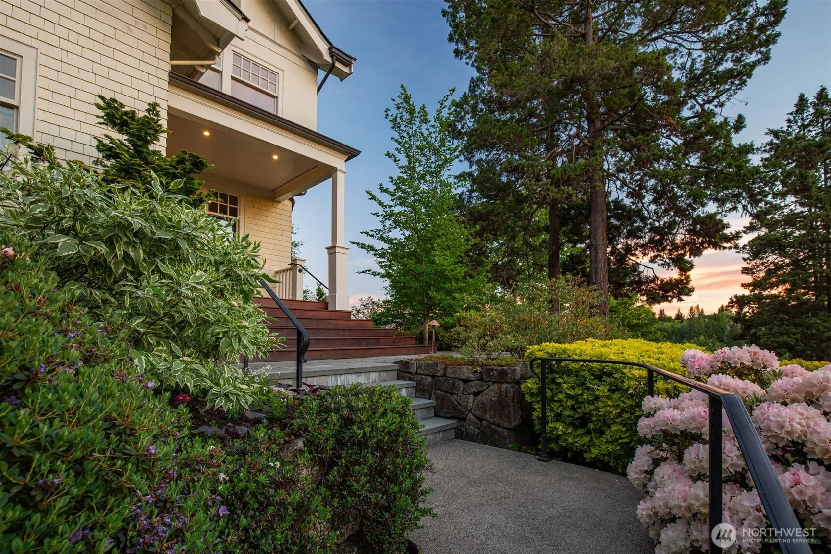 Property photo for 233 36th Avenue E, Seattle photo 2