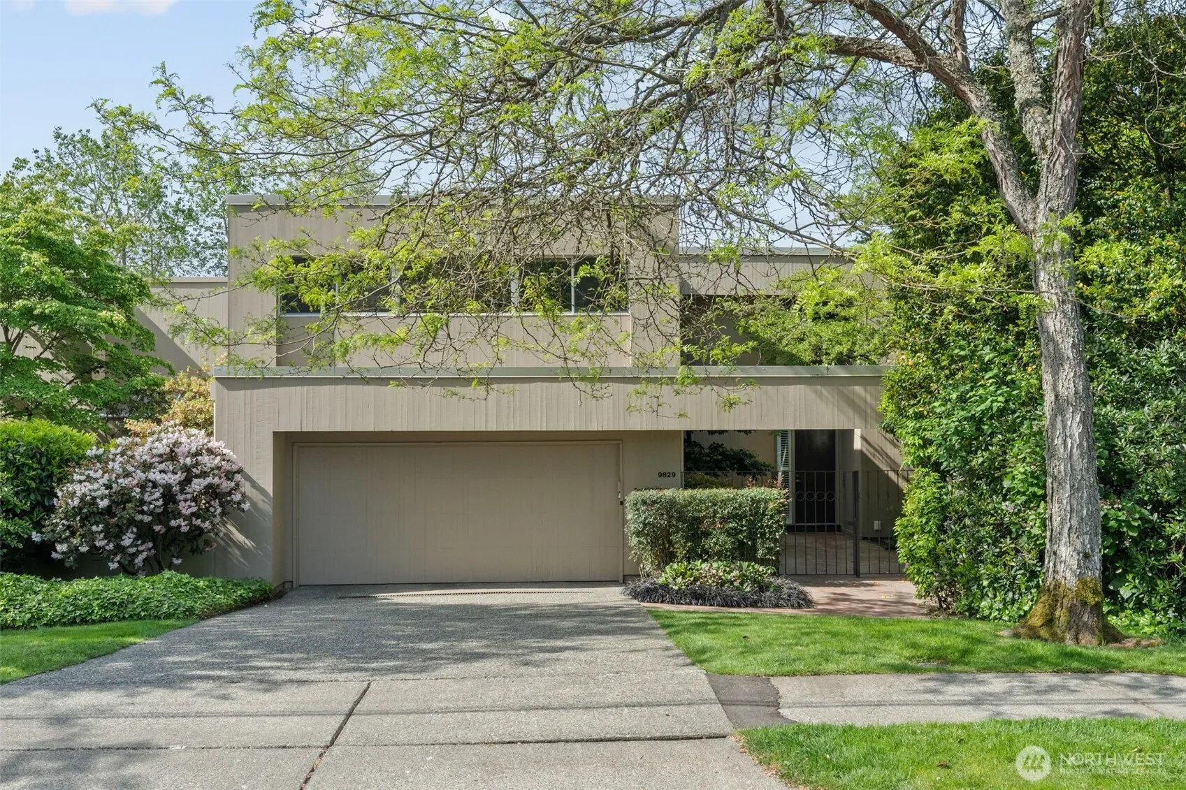 9829 Ne 1st Street, Bellevue