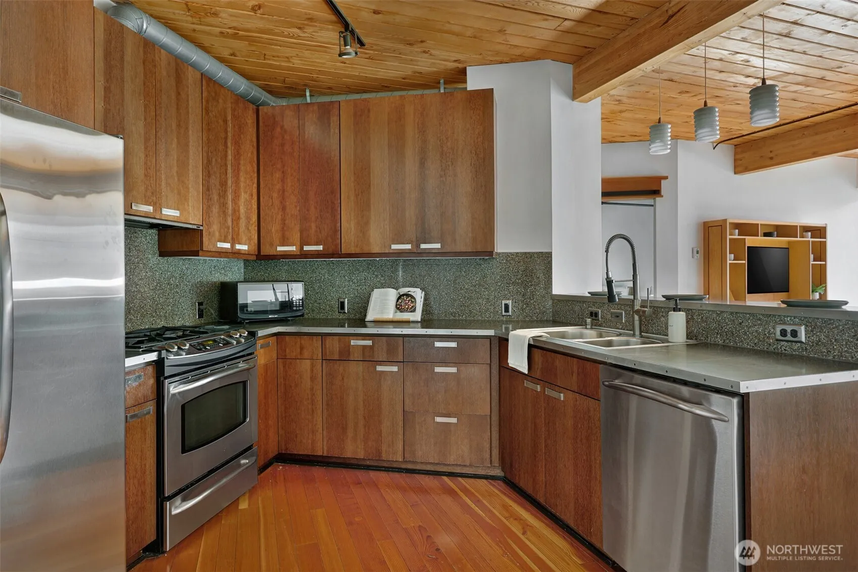 Property photo for 1408 12th Avenue #406, Seattle photo 4