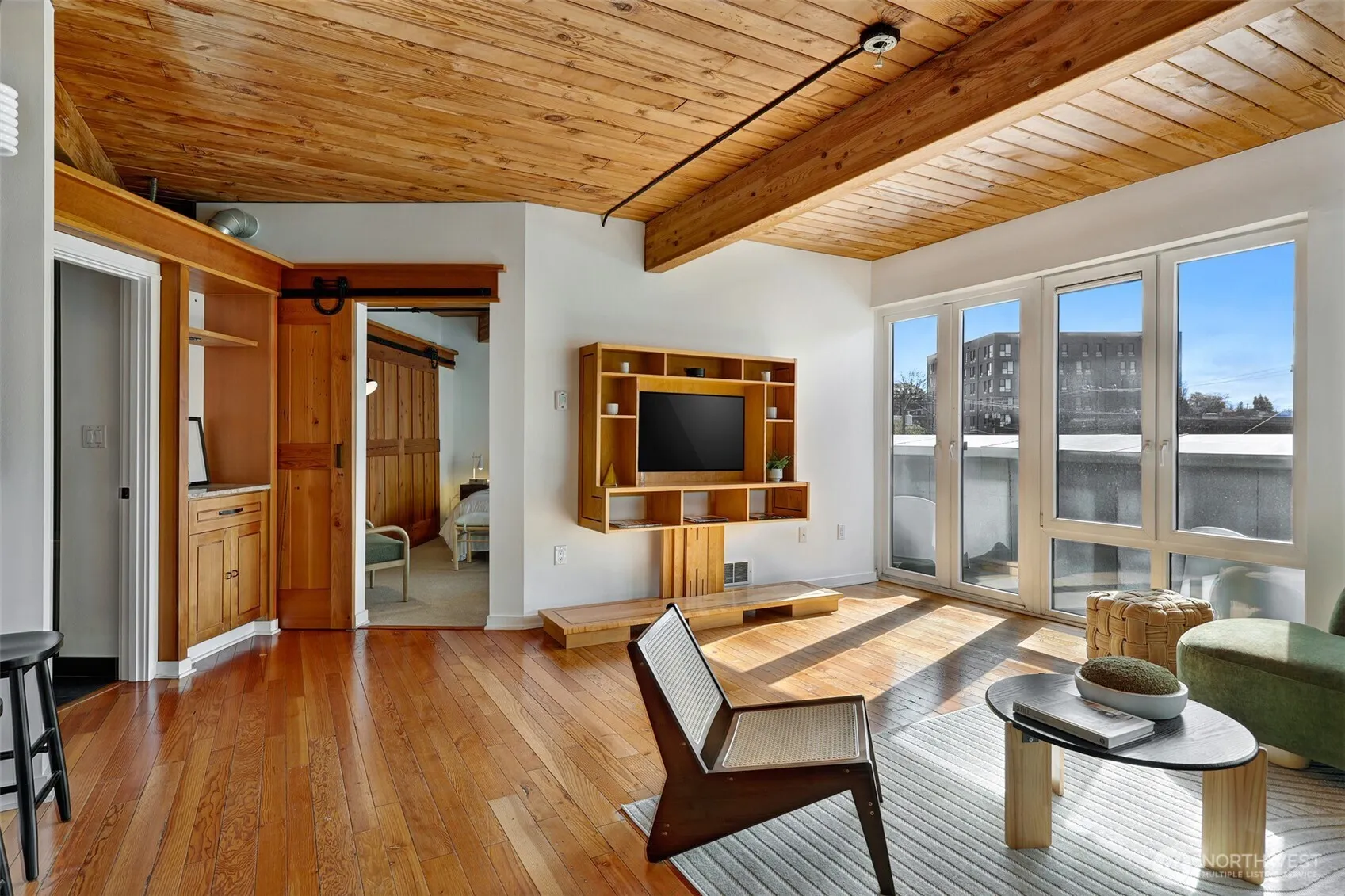 Property photo for 1408 12th Avenue #406, Seattle photo 3