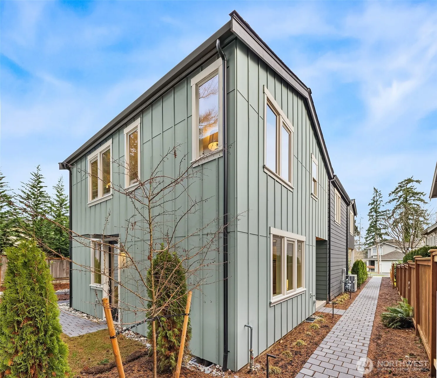 639 18th Avenue W, Kirkland