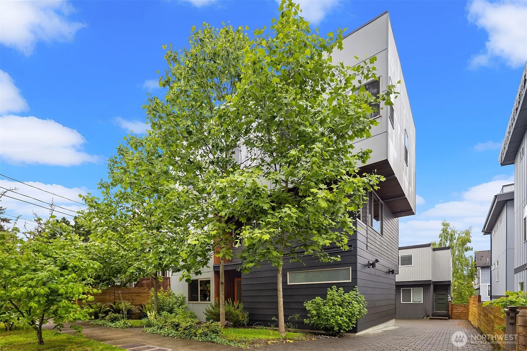 Property photo for 9230 Interlake Avenue N, Seattle photo 2