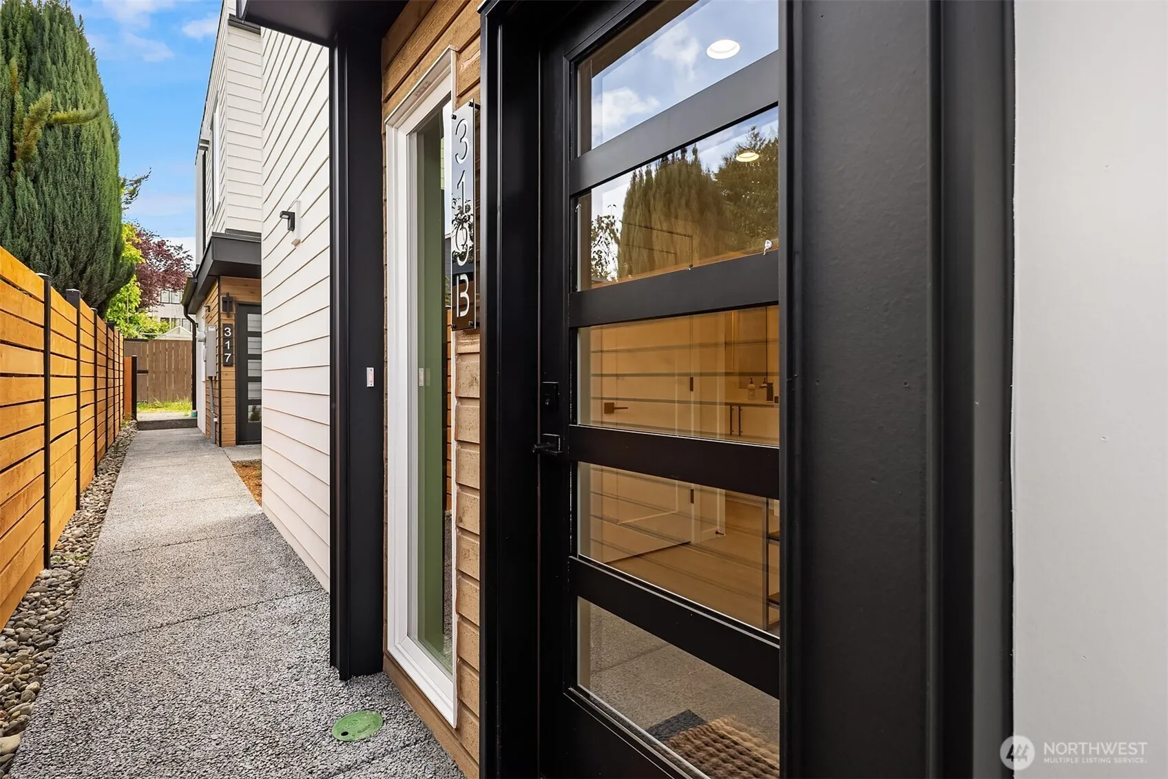 Property photo for 319 Nw 87th Street #b, Seattle photo 2