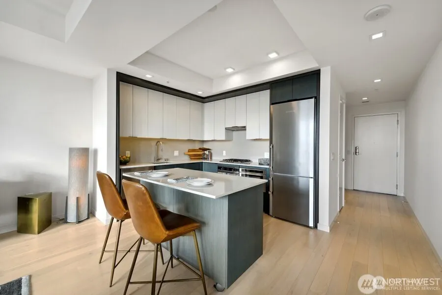 Property photo for 590 1st Avenue S #805, Seattle photo 2