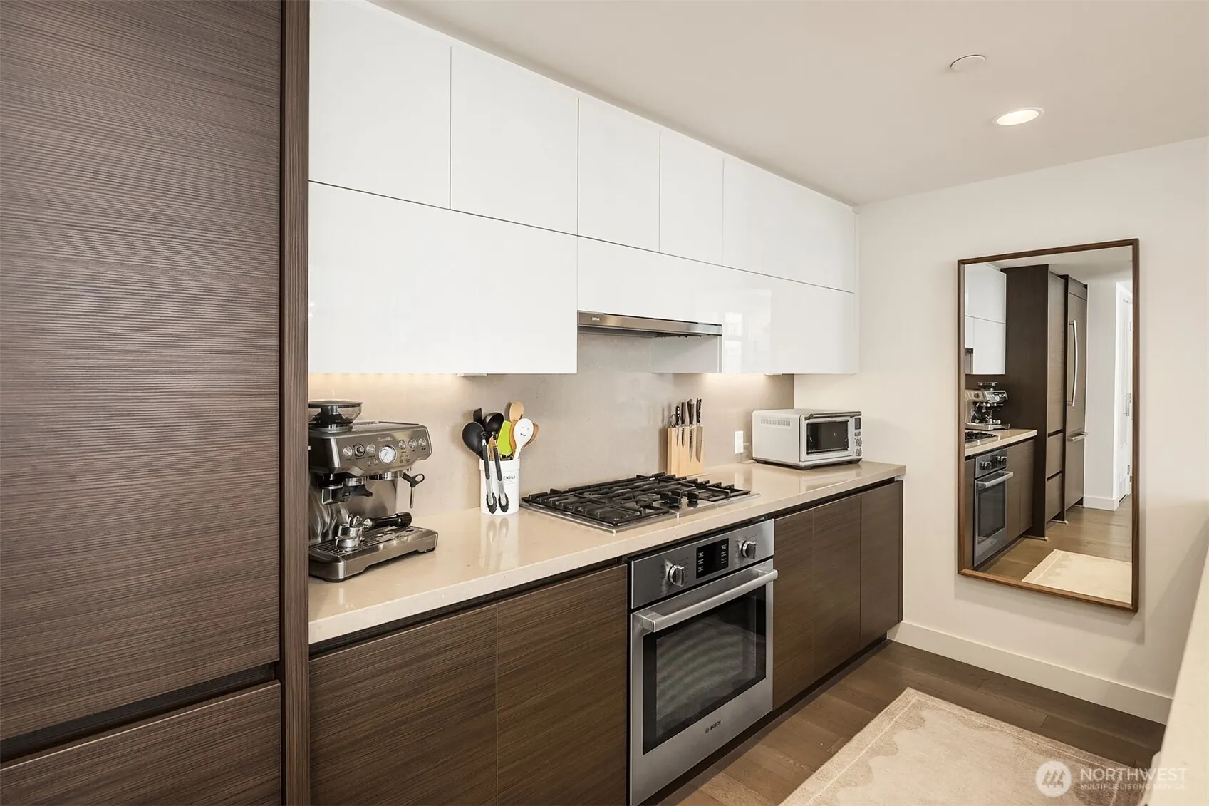 Property photo for 583 Battery Street #702n, Seattle photo 4