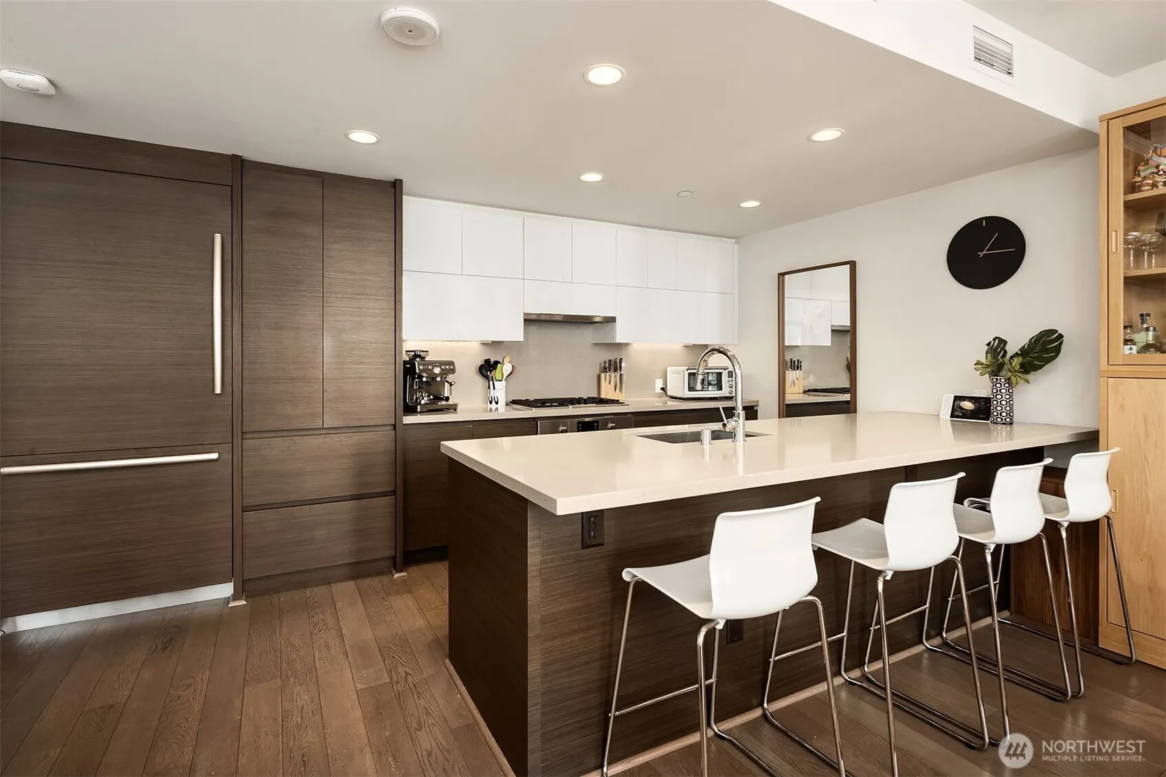 Property photo for 583 Battery Street #702n, Seattle photo 3