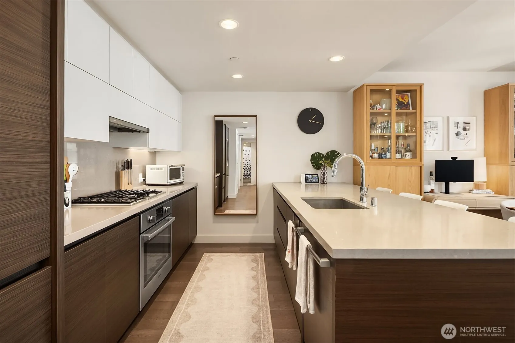 Property photo for 583 Battery Street #702n, Seattle photo 2