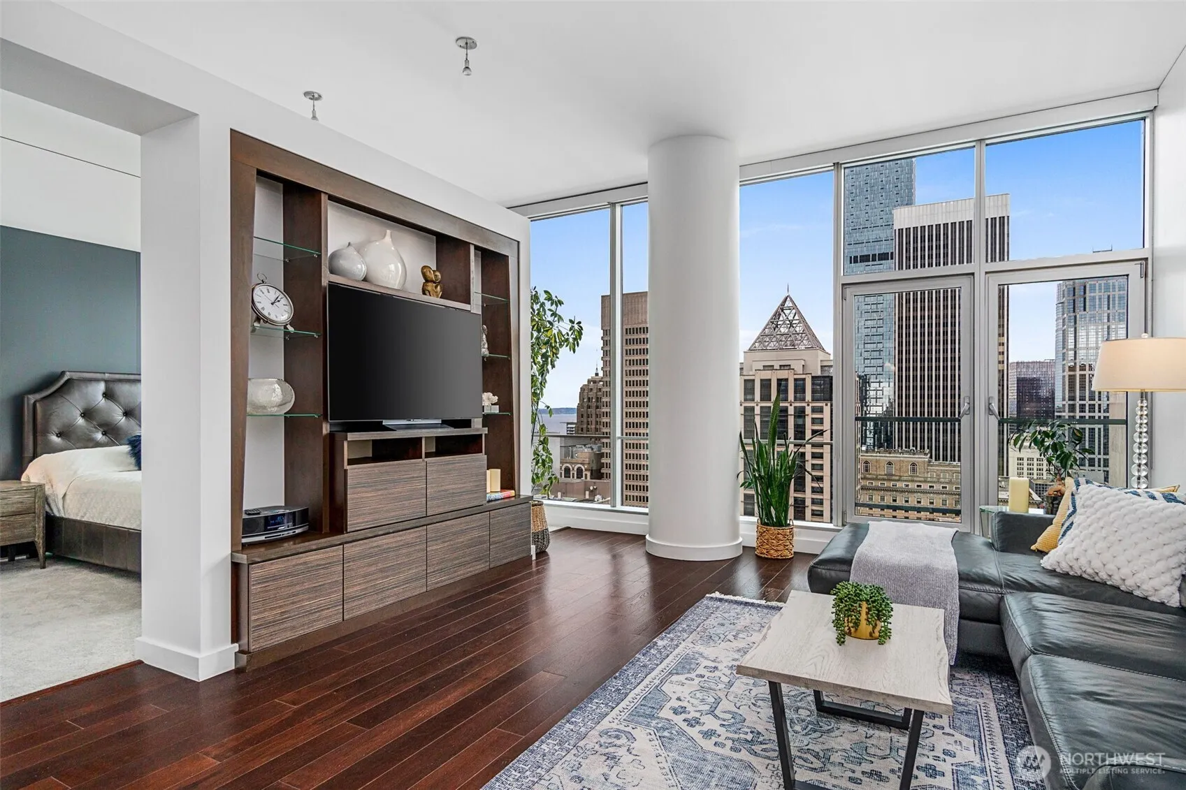 909 5th Avenue #1902, Seattle