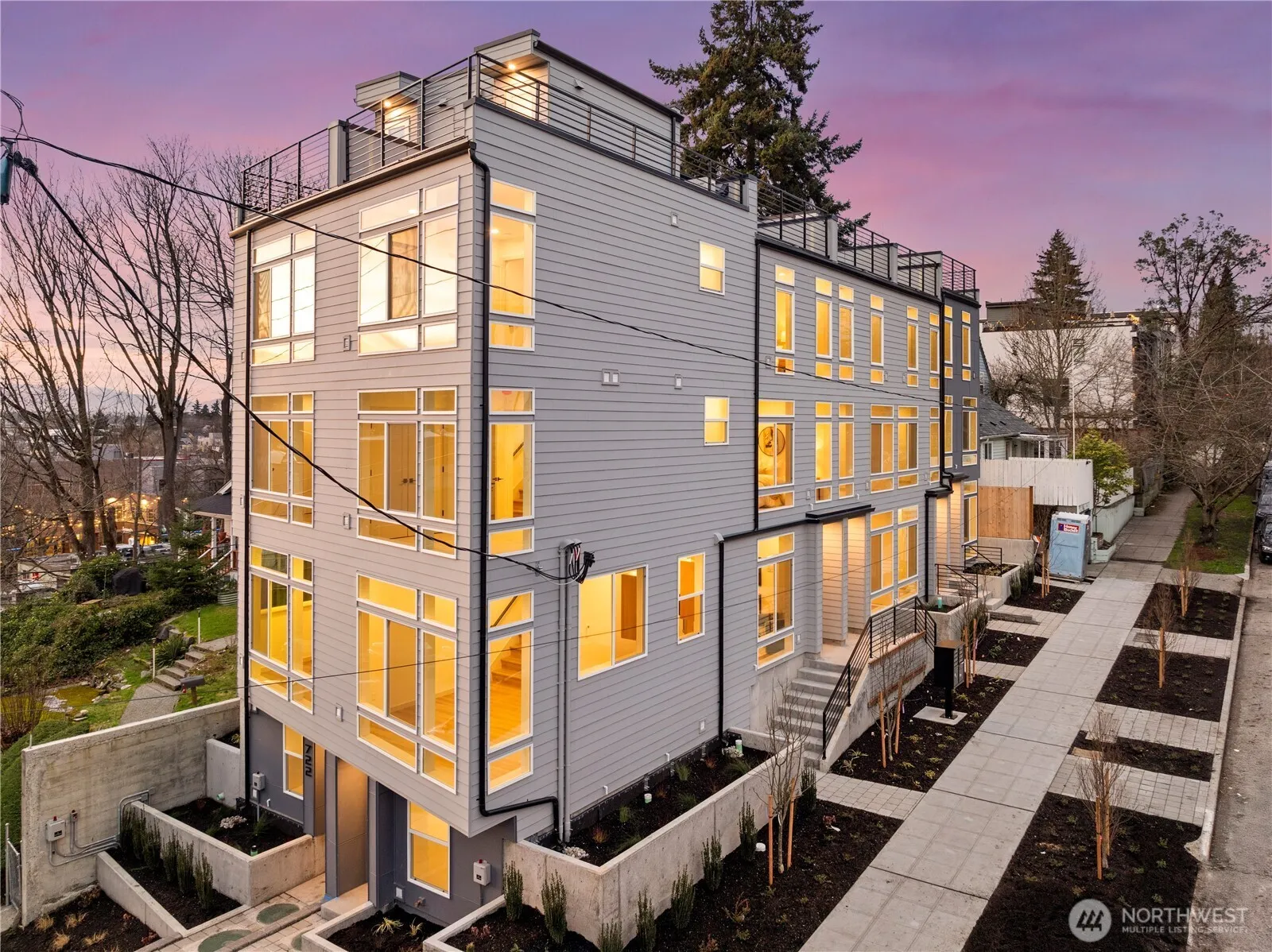 Property photo for 724 N 36th Street, Seattle photo 2