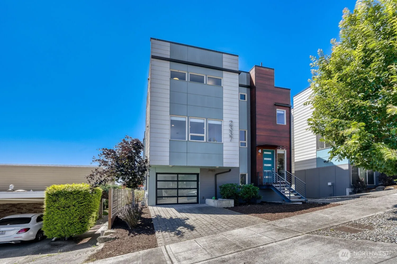 Property photo for 2337 W Plymouth Street, Seattle photo 2