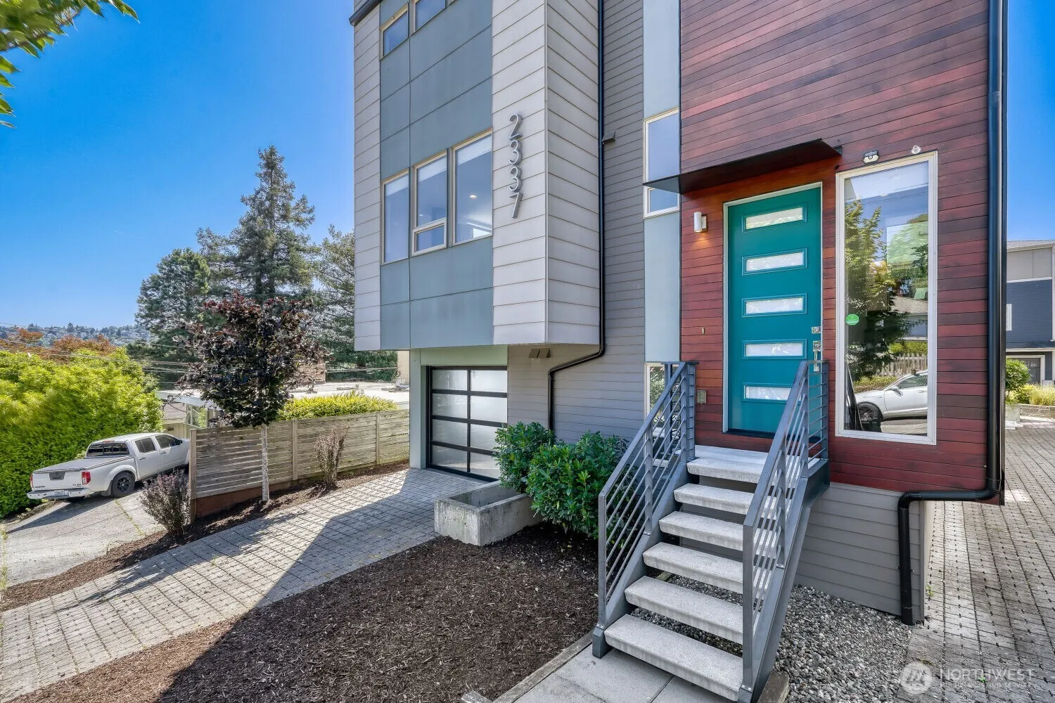 Property photo for 2337 W Plymouth Street, Seattle photo 4