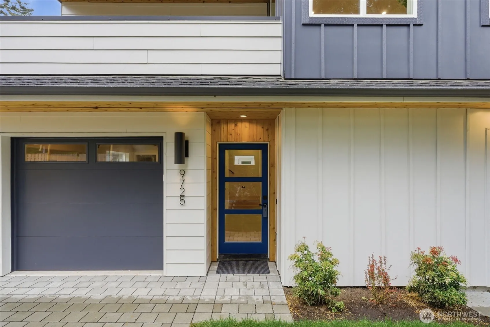 Property photo for 9725 Evanston Avenue N, Seattle photo 2